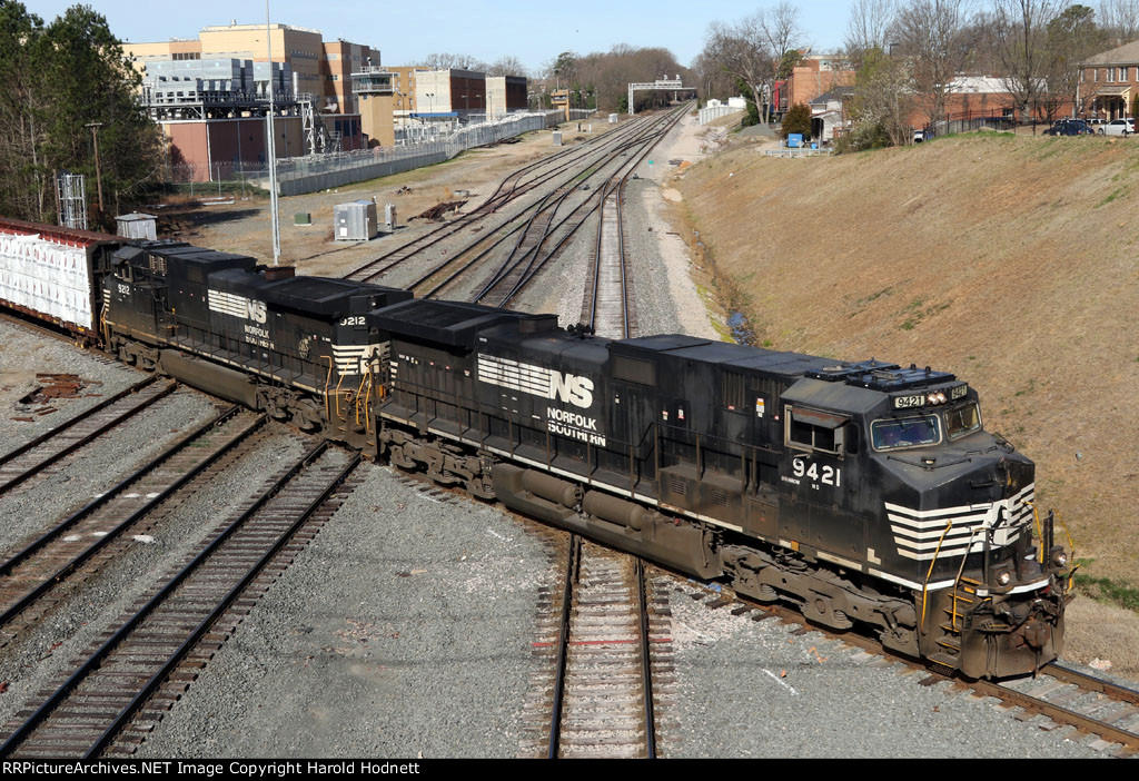 NS 9421 & 9212 lead train E25 across Boylan Junction